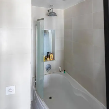 Charming Apt Between In Batignolles Διαμέρισμα *
